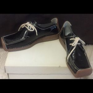 Sacco Vitello Naplak flats with rubber sole, laces